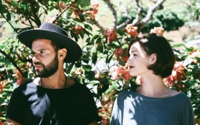 5 Telltale Signs Your Relationship Is On The Rocks